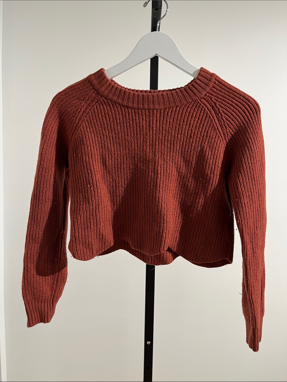 Wilfred Rust Ribbed Crewneck Sweater